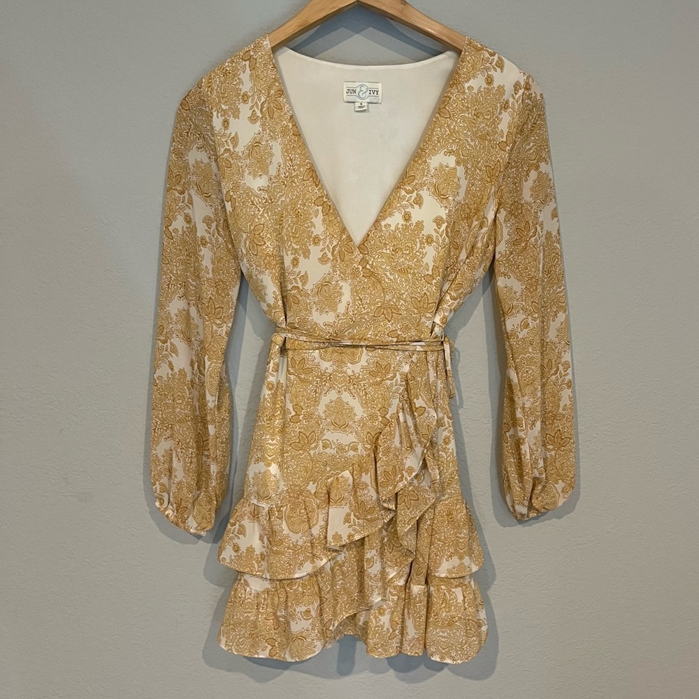 Woman’s Jun & Ivy long sleeve silk wrap dress size small ruffles v-neck floral